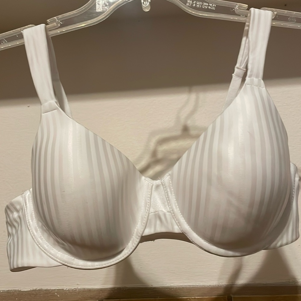 🟨🟨 Playtex Women’s White Bra (36B)